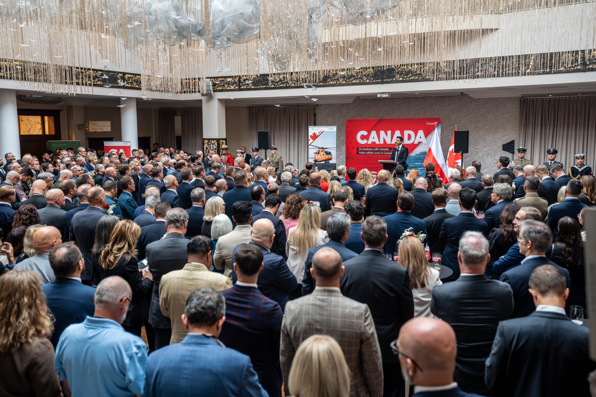 SDC_TCS's tweet photo. Le Canada en vedette au salon #MSPO2026. 

Cette année, en tant que pays à l’honneur, il aide les entreprises à établir des liens avec des partenaires internationaux et fait valoir son expertise en #défense et en sécurité, ainsi que son rôle de partenaire de confiance. https://t.co/uvxrx98Z3j