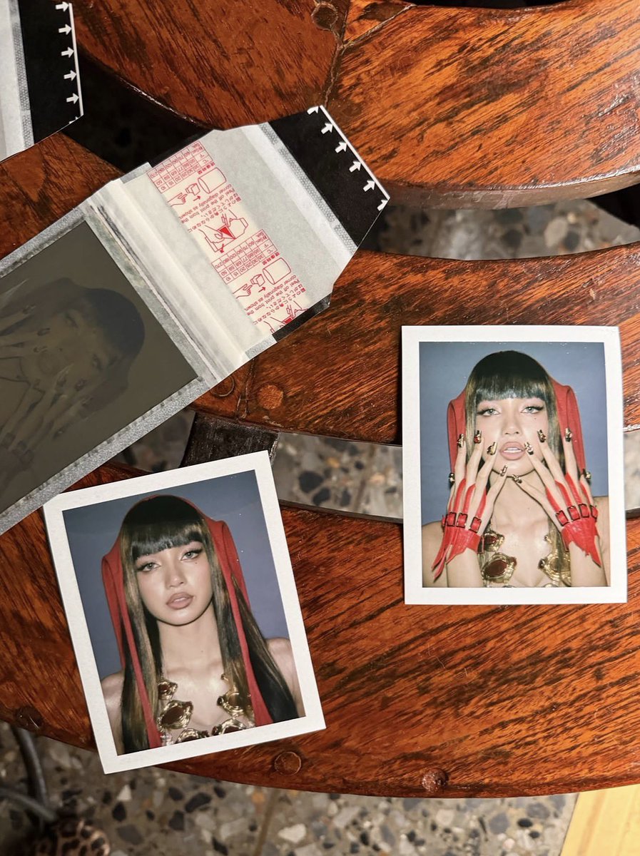 lalisamgger's tweet photo. NEW photos of Lisa for SaWaDiKa MV via Nanist IG https://t.co/zWFLgzClPV