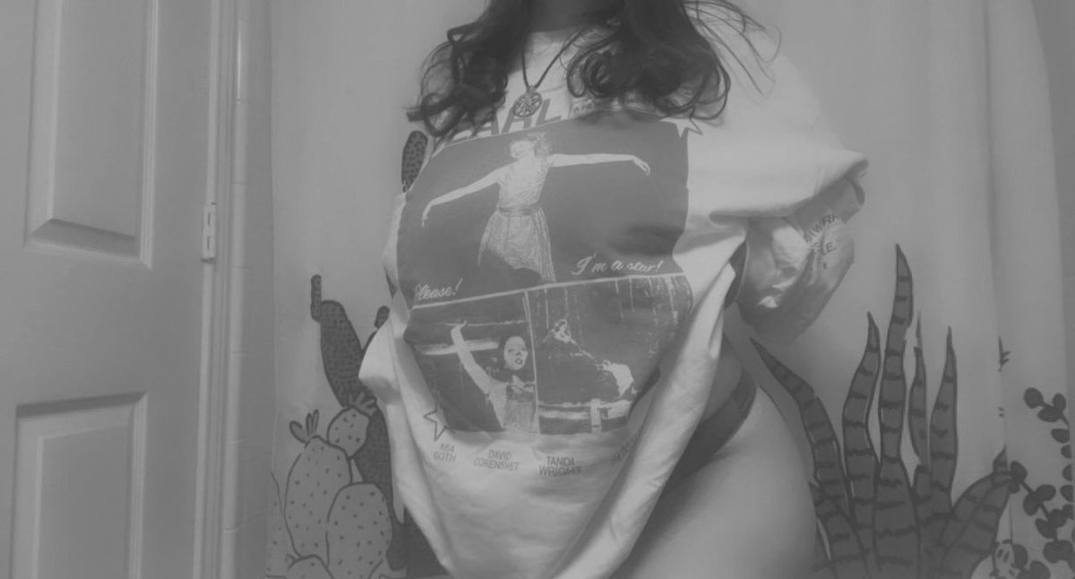 WeirdWeedxx's tweet photo. Hoy no tengo ideas de Post asiq subiré mi fértil cuerpo(??
No sé porq les gusta tanto mis fotos irl https://t.co/U714Jm34mi