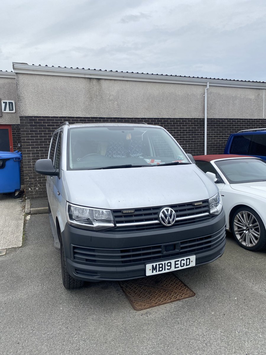 Elitet5's tweet photo. T6 in for a full service with genuine parts and oil and genuine digital service record updated #vw #volkswagen #transporter #service #cornwall https://t.co/PoLB2SD4q2