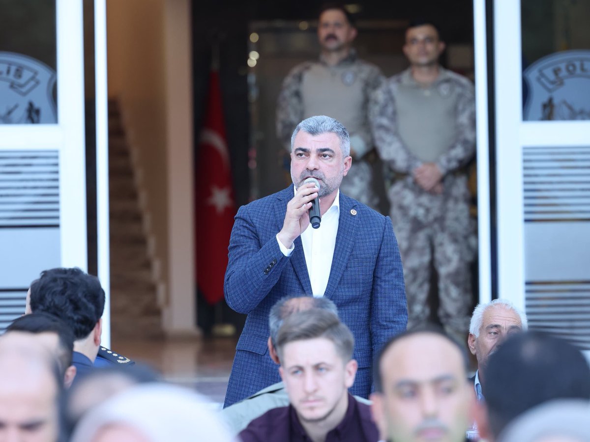 farukkilic47's tweet photo. 📍#Mardin

✅ Vatan uğruna canlarını feda eden kahramanlarımızı unutmadık, unutmayacağız.

✅ Mardin Özel Harekat Şube Müdürümüz Şehit Tufan Kansuva ile kahraman Güvenlik Korucularımız Şehit Abdüllatif Emen ve Şehit Evren Başçı’nın şehadetlerinin sene-i devriyesi münasebetiyle düzenlenen programa katıldık.