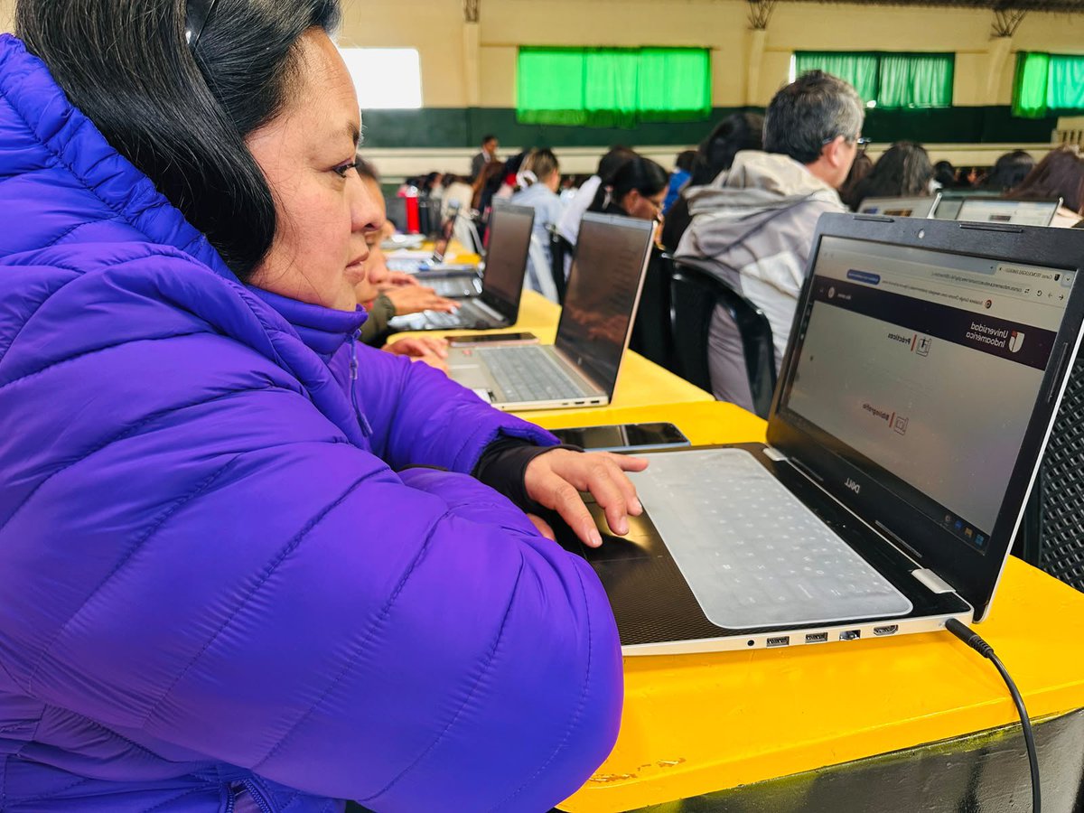 EducacionZ3_Ec's tweet photo. [TUNGURAHUA] 📚 220 docentes de Educación Inicial, Preparatoria, Elemental y Media, del Distrito Píllaro fortalecieron sus conocimientos en Tecnologías Emergentes e Inteligencia Artificial aplicadas a la educación, mediante una capacitación impartida por la @Uni_Indoamerica . https://t.co/5bJ206b998