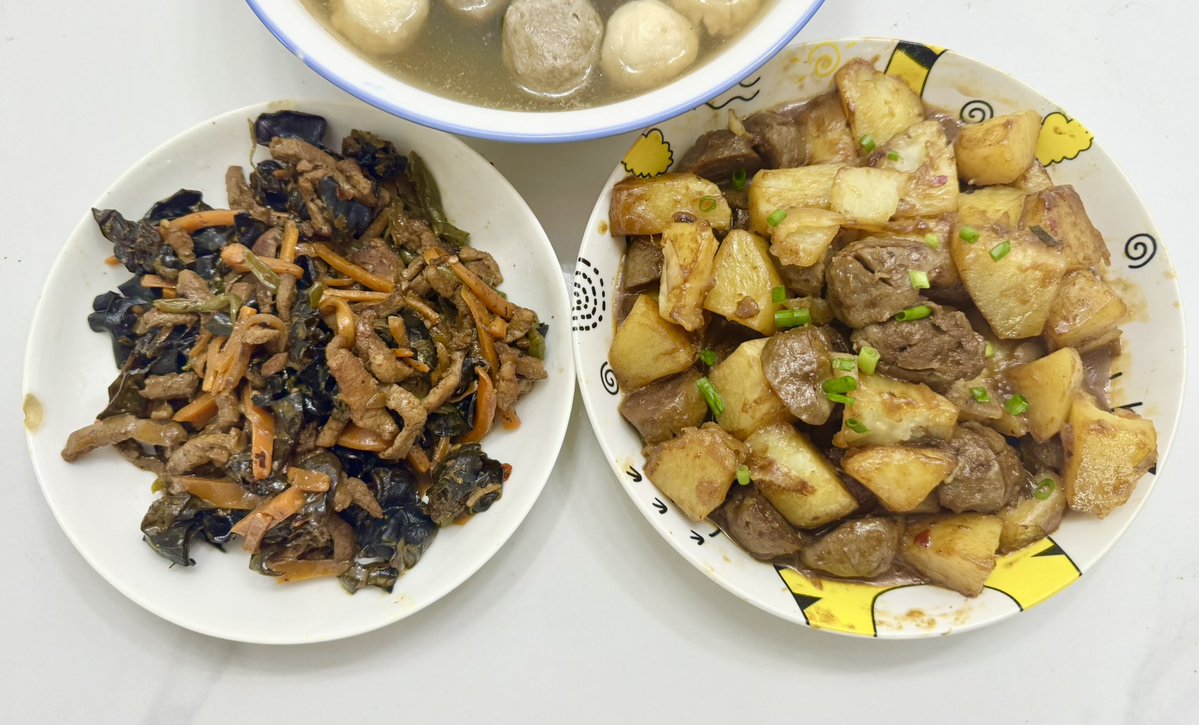 weirdsword22's tweet photo. @doll7799 自己做呀我觉得我做的饭还挺好吃的 https://t.co/RJ9QzDW4Iz