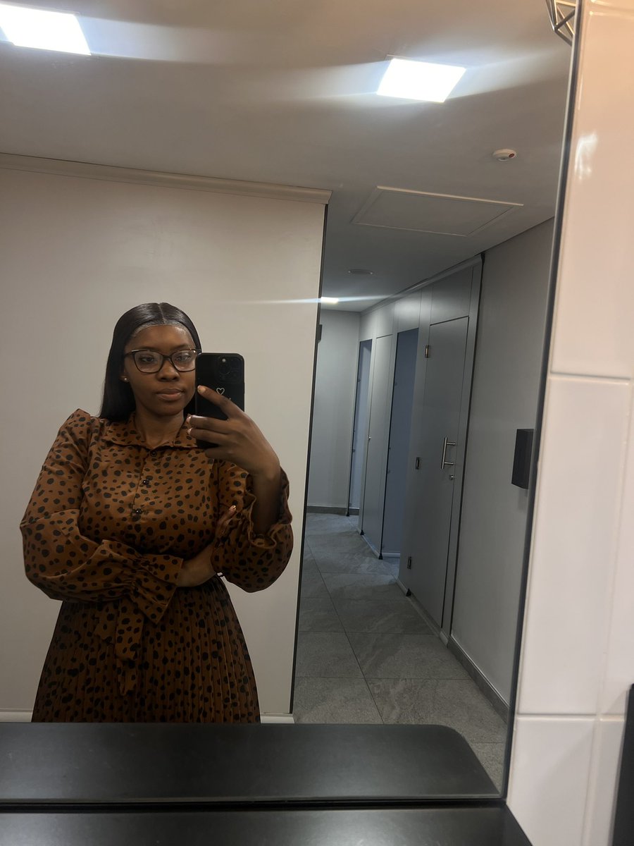 zee_skele's tweet photo. Monday ✨🤎 https://t.co/4tcV5OfVVI