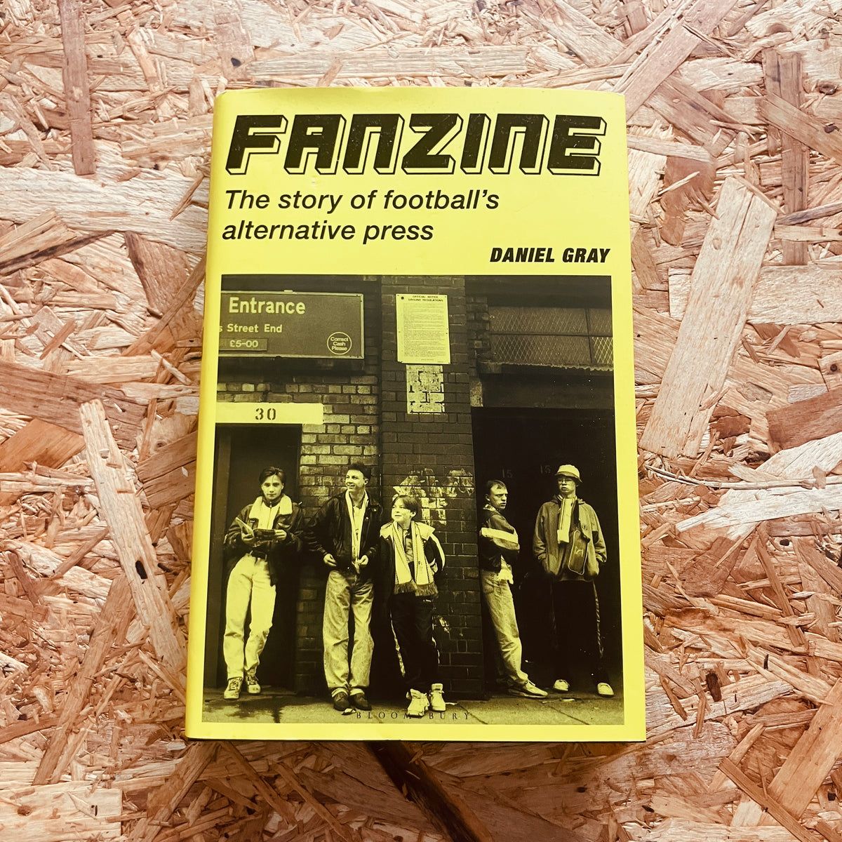 StanchionBooks's tweet photo. 𝐍𝐄𝐖 | FANZINE by @d_gray_writer 

The poignant, nostalgic and absorbing story of an era that changed going to the match forever. 

🛒 https://t.co/iwHYcM9zrh https://t.co/xiS79vNqA8