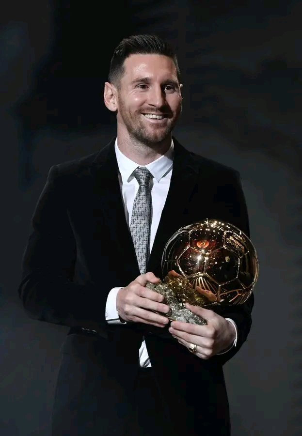 Queenmoonet's tweet photo. HE HAS DONE IT AGAIN!!!!!

LIONEL MESSI HAS WON HIS 9TH BALLON D'OR!! 

THE GREATEST OF ALL TIME 🐐 https://t.co/JhZ01uhbi9