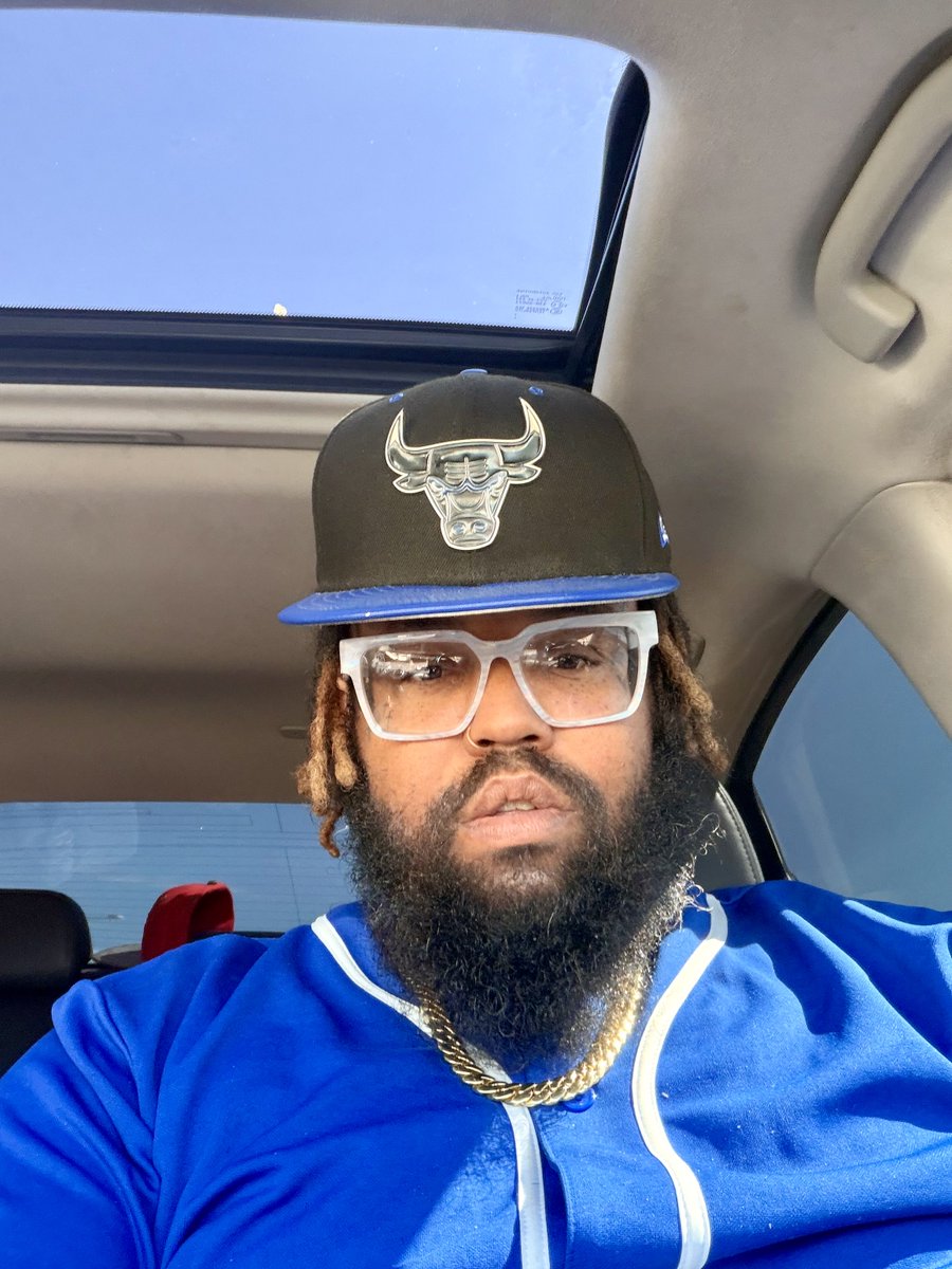 64KASHTRO's tweet photo. Mr ghetto! WearING all blue today to match the blue face hunnids! Gotta koordinate🤙🏾🎯 https://t.co/cdyGT6Rfob