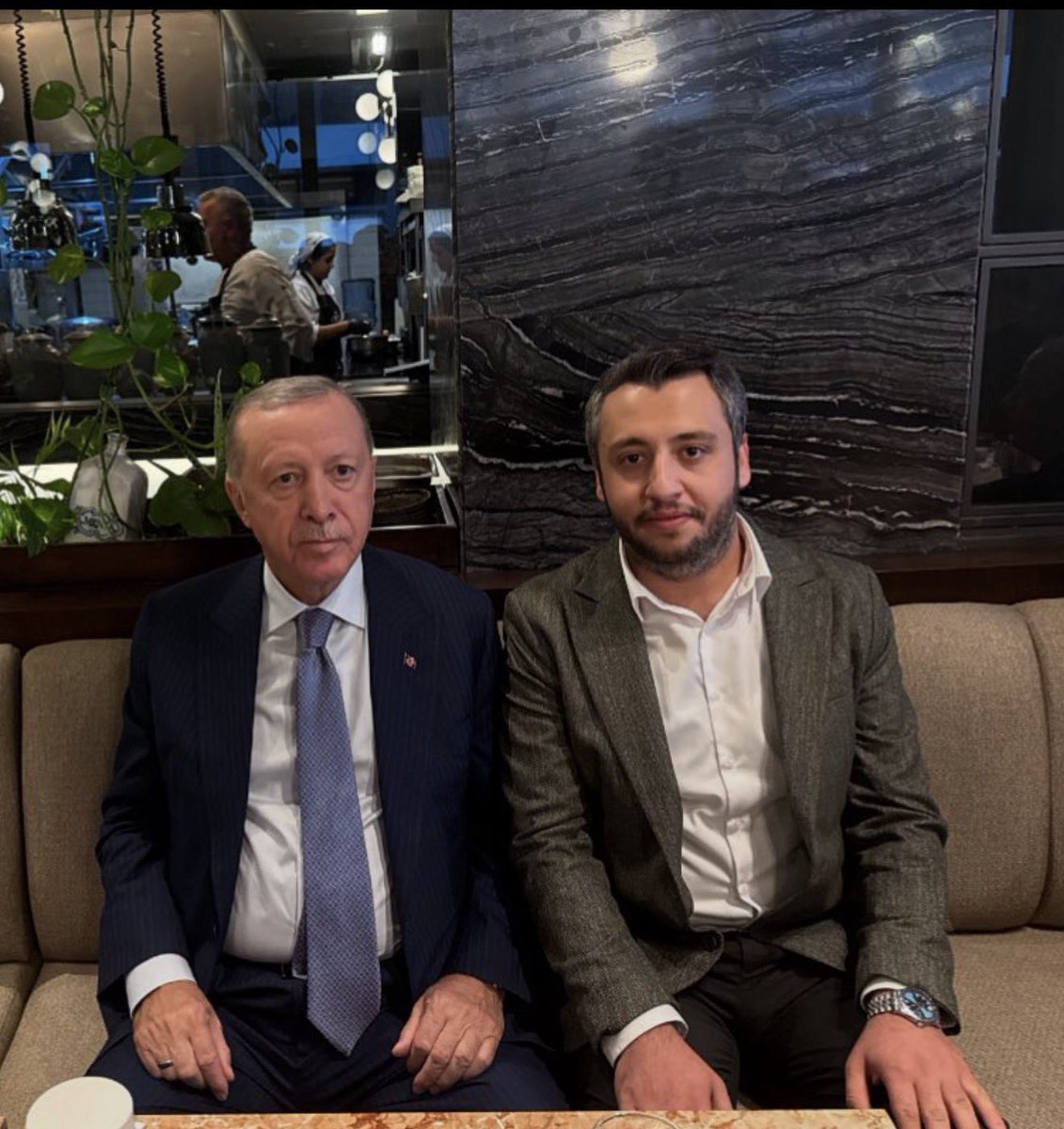 m_yvuz63's tweet photo. AK Parti Genel Merkez Gençlik Kollarımızda Sivil Toplum ve Halkla İlişkiler Birim Başkan Yardımcılığı görevine getirilen @FIRATKORAN Başkanımızı tebrik ediyorum.
Gönüllere dokunmanın, insanı dinlemenin ve milletle kurulan gönül bağını güçlendirmenin kıymetli bir vazifesi olan bu görevin, kendisine hayırlar getirmesini diliyorum.
İnanıyorum ki samimiyetle atılan her adım, gayretle sürdürülen her çalışma, hizmet yolunda güzel izler bırakır. Başkanımızın da bu yeni sorumluluğuyla nice gönüllere ulaşmasını, teşkilatımıza ve davamıza hayırlı hizmetler kazandırmasını temenni ediyorum.
Rabbim niyetini hayır, yolunu açık, gayretini bereketli eylesin.
Görevi hayırlı, hizmetleri daim olsun. 🇹🇷
@RTErdogan @Akparti @avyusufibis