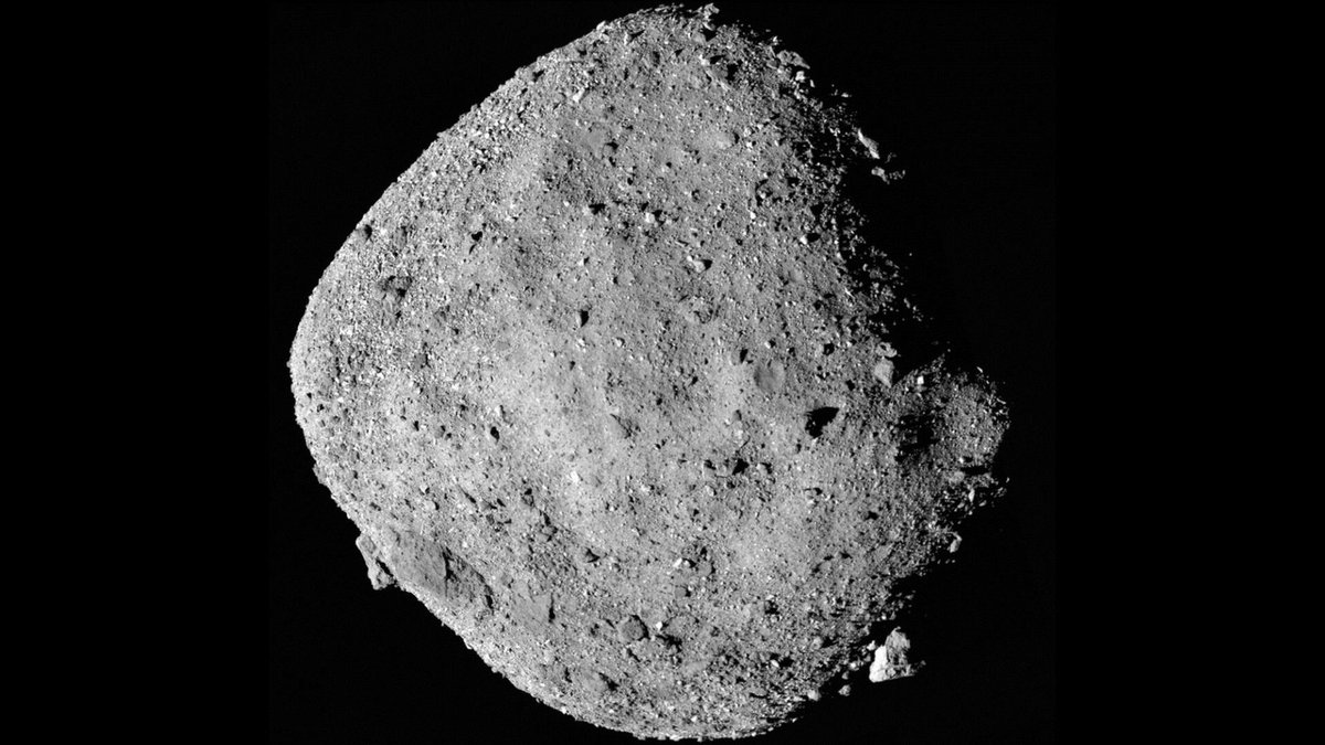 HawkingCenter's tweet photo. Nature Communications: particle size and shape set granular asteroid strength.

On Bennu (from OSIRIS-REx samples), surface cohesion comes out below 1 Pa — ~50× weaker than ground coffee — mostly from a scarcity of fine dust.

https://t.co/ljjHX1yD8p https://t.co/1Wzj6BOI5B