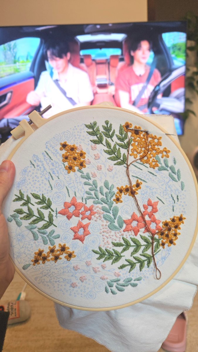 BURBEARI's tweet photo. Progress report of my embroidery tho 🪡🧵 https://t.co/aFnvb9gDr9