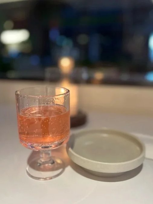 _Reese_cc's tweet photo. I'm just craving a nice drink tonight, let's have a toast! https://t.co/QInx0XryQj