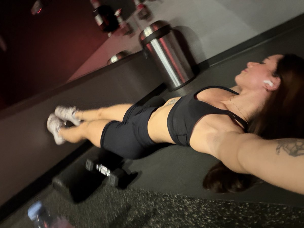 bitsyandgoon's tweet photo. Destroyed my core today🩵
#fitness #womensfitness #coreworkout https://t.co/MXlpzT62iP