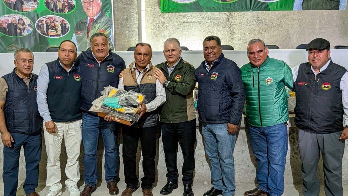 Herminio_CahueC's tweet photo. En #CuautitlánIzcalli, encabecé la entrega de equipo de trabajo a 23 delegaciones del sector central, las cuales agremian a mil 217 #Suteymistas de 13 municipios de la región. La cercanía y el trabajo a ras de piso son fundamentales para la representación sindical. Fue un gusto saludar y escuchar a mis compañeras y compañeros de lucha y labor.
#SindicalismoDeLaManoContigo