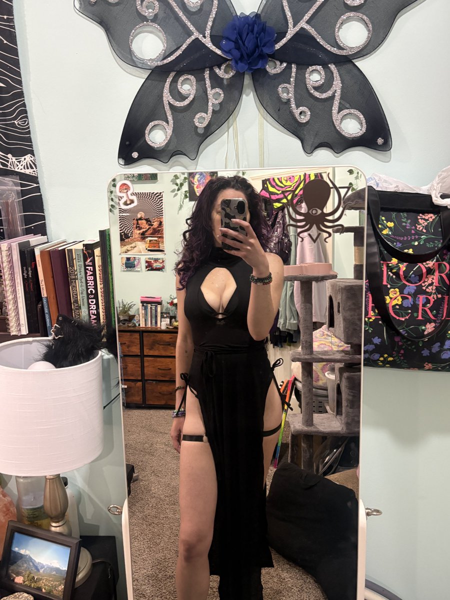 whimsicalbbgirl's tweet photo. Can’t believe I just keep getting hotter https://t.co/tNqw3FnyJJ