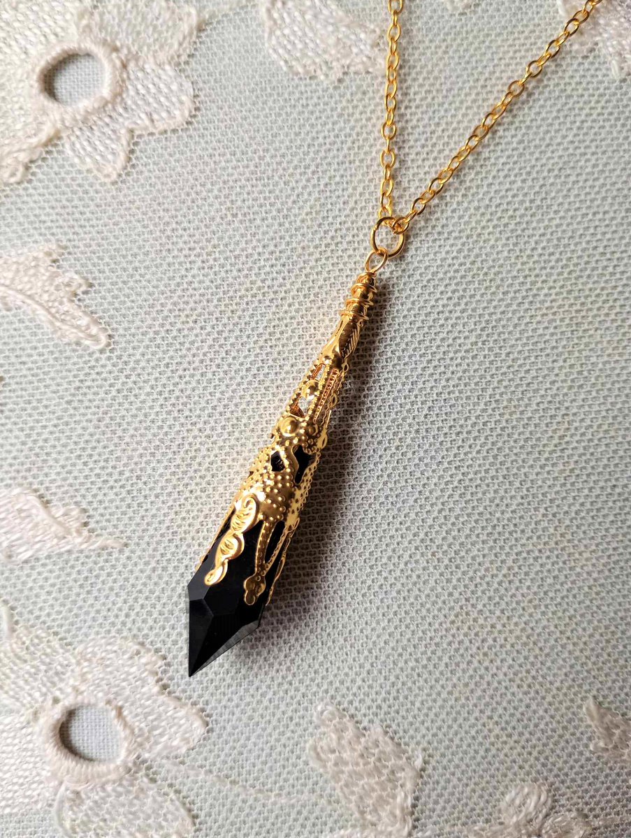 LovesVintage43's tweet photo. 🧡 Created by LovesVintage43 💙 Ornately Detailed Faceted Acrylic Drop Pendant in Jet Black & Antique Gold on 18" Necklace Chain, Packed for Gifting 🖤 #Amazon #HandmadeHour #LondonMaker #UKMakers #CraftBizParty #UKSmallBiz #Autumn #cosplay #Gatsby #vamp https://t.co/odWXxRDN5c https://t.co/RPlYZD47J7