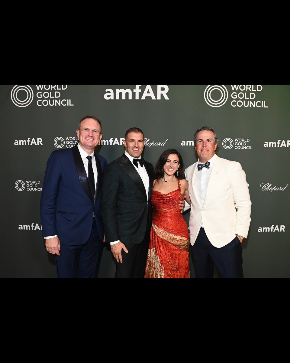 amfAR's tweet photo. Purpose was always in style at #amfARVenezia. Thank you to our incredible amfAR board members and CEO Kyle Clifford who joined us last night to support our work advancing biomedical research, improving global health, and bringing us closer to ending AIDS. (1/2) https://t.co/2WzUtdimHt