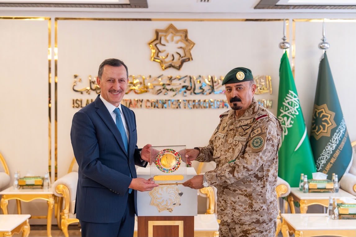 emrullahisler's tweet photo. 📍Riyad

Terörle Mücadele İslam Askeri Koalisyonu Merkezi’ni ziyaret ettim.

Koalisyon Genel Sekreteri Sayın Tümgeneral Mohammed bin Saeed Al-Moghedi’ye nazik misafirperverliği dolayısıyla teşekkür ediyorum. https://t.co/RK6bwngQAM