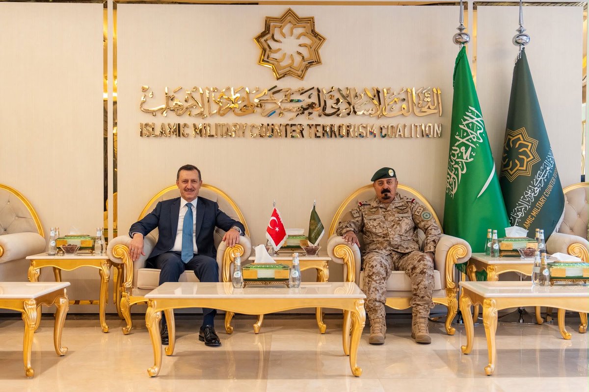 emrullahisler's tweet photo. 📍Riyad

Terörle Mücadele İslam Askeri Koalisyonu Merkezi’ni ziyaret ettim.

Koalisyon Genel Sekreteri Sayın Tümgeneral Mohammed bin Saeed Al-Moghedi’ye nazik misafirperverliği dolayısıyla teşekkür ediyorum. https://t.co/RK6bwngQAM