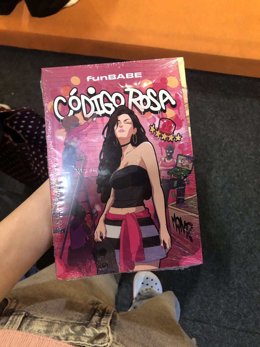 gzsophyy's tweet photo. Finalmente os refrescos do dia 5 da bienal!💖📚

Código rosa - funBABE!
#códigorosa #funbabe https://t.co/Osh9UuNIL4