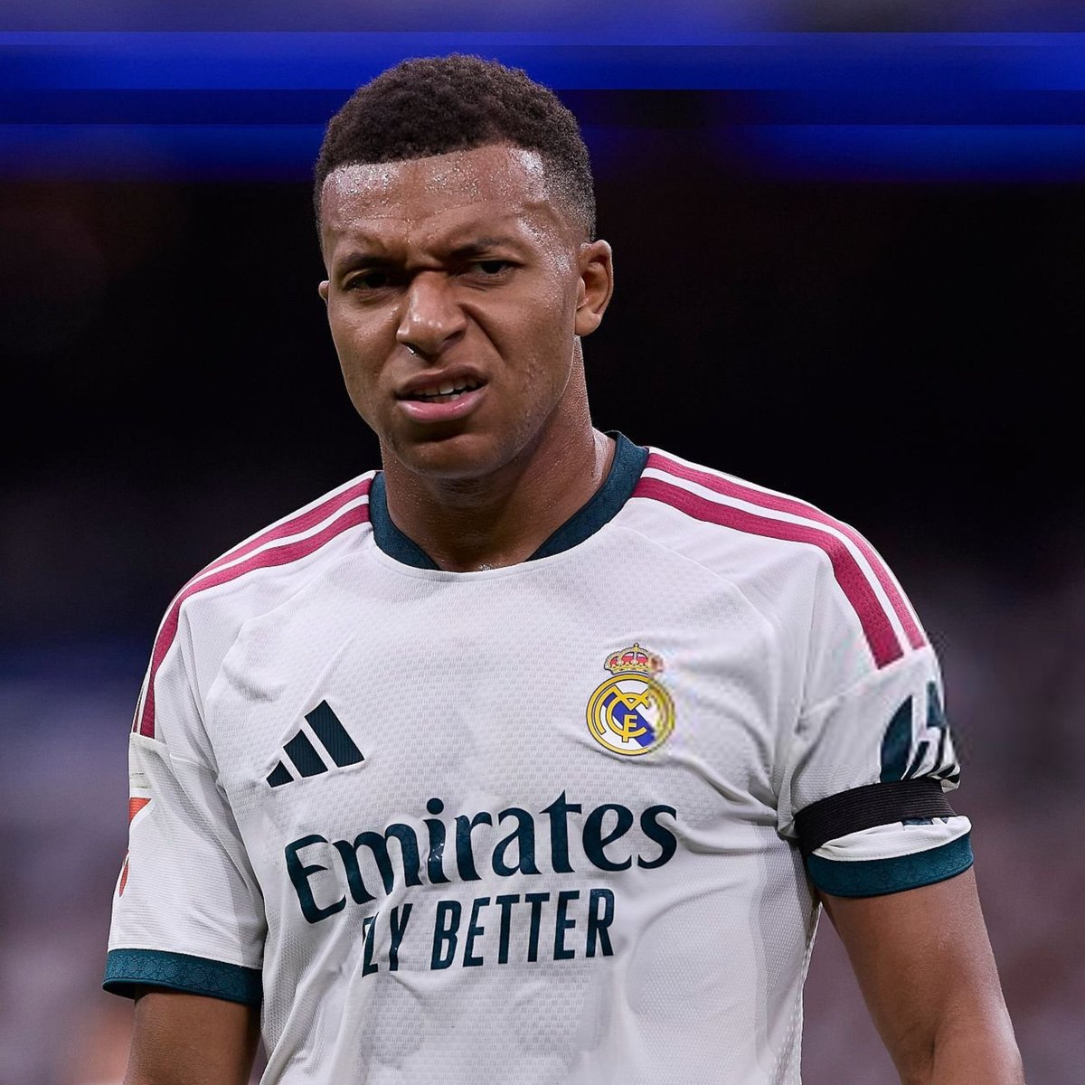 ActuFoot_'s tweet photo. 🚨🚨🚨 WOW… JÉRÔME ROTHEN SE CHARGE DE KYLIAN MBAPPÉ 🇫🇷 APRÈS SES PRISES DE PAROLE SUR LE BALLON D’OR 🌕 (IL SE FAIT DÉFONCER 😳🥶) 👇

🗣️ « Je te rassure Kylian : PERSONNE PENSE QUE TU AS ÉTÉ LE MEILLEUR JOUEUR DU MONDE ! T’as pas gagné un trophée.. TAIS-TOI !!! 🤫

Ah c’est du premier degré l’interview de Mbappé 🇫🇷 ? C’est pas du second degré ? IL FAUT RÉPONDRE ? 😭

Comme d’habitude avec lui… TOUT ÉTAIT CALCULÉ DANS SA COMMUNICATION (pour la période de la sortie de l’interview).

Il le fait en + après un match raté mais c’est pas grave… TOUT CE QUI L’INTÉRESSE C’EST LE BALLON D’OR.

Ceux qui ont eu le Ballon d’Or sur les dernières années, J’AI PAS L’IMPRESSION QU’ILS L’AIENT RÉCLAMÉ AUTANT QUE LUI !

Il se faisait siffler dans son propre stade il y a quelques mois s’il vous plaît… VOUS AVEZ OUBLIÉ ? Car il marqué face à Malaga ? »

🎙️ @Rothensenflamme