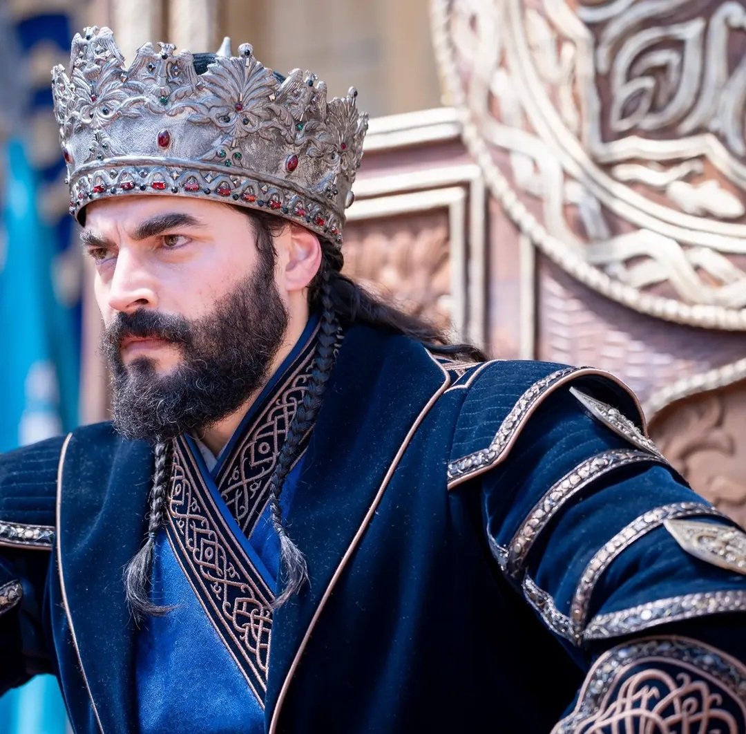 mstm981's tweet photo. Dos días Amor y Trono 🏹 ⚔️ 
#AkınAkınözü 
#AşkveTaht https://t.co/hQjTlBKQZ6