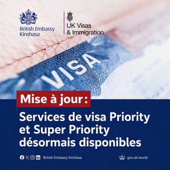 michombero's tweet photo. #RDC 🇨🇩-#Royaume_Uni : le « Priority Visa » permet d’obtenir généralement une décision en cinq jours ouvrables

Le Royaume-Uni propose aux demandeurs de visa un service « Priority Visa », une option payante et facultative permettant d’accélérer le traitement d’une demande par rapport à la procédure standard.

Selon les autorités britanniques, ce service permet généralement d’obtenir une décision dans un délai de cinq jours ouvrables pour la plupart des demandes. Pour les demandes de visa familial déposées depuis l’extérieur du Royaume-Uni, le délai annoncé est de 30 jours ouvrables.

Le « Super Priority Visa » prévoit, quant à lui, une décision généralement rendue au plus tard à la fin du jour ouvrable suivant.

Le délai commence à courir à partir de la date du rendez-vous lorsque le demandeur vérifie son identité en personne. Pour les personnes utilisant l’application « UK Immigration: ID Check », le décompte débute le jour ouvrable suivant la fin du téléchargement des documents.

Les autorités britanniques précisent toutefois que certains dossiers peuvent nécessiter un délai supplémentaire, notamment lorsque des informations complémentaires doivent être fournies au Home Office.

Le service « Priority Visa » peut être réservé, moyennant des frais supplémentaires, via le site du partenaire commercial de  @UKinDRC chargé de la collecte des demandes, VFS Global.
