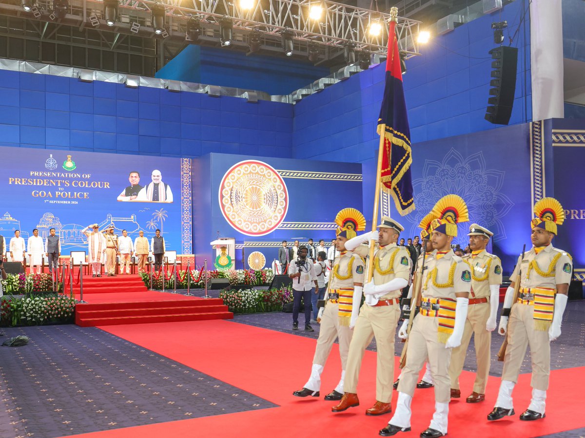 HMOIndia's tweet photo. Union Home Minister and Minister of Cooperation Shri @AmitShah today accorded the Goa Police the President's Colour at Panaji in Goa.

Press Release: 
https://t.co/GoQDJp19lM https://t.co/hPCGDSpFP5