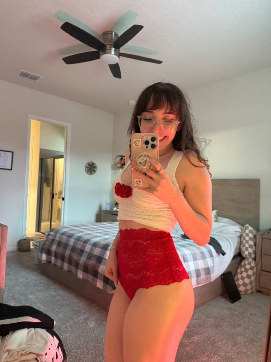 caitlynlush's tweet photo. Who’s up for a meet up in WI? 😒 https://t.co/hG7RQnS2f8
