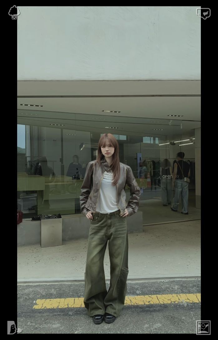 mo_ebtisam's tweet photo. 🍂 Fall closet refresh — cozy layers. Leo gave a nod and grinned. “Absolutely,” he replied. “Dad used to say flowers connect us—linking one person to another, tying the past to the now. And selfies? That's how we hold onto those connections, those fleeting instants.” https://t.co/j40mCvn57I