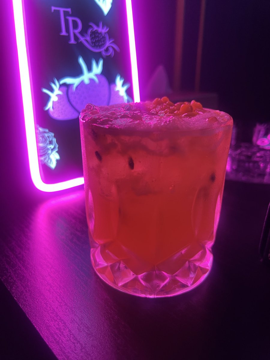 Clubgemsbangkok's tweet photo. 🍸✨ Cocktail nights hit different at Club Gems.
Sip, sing & enjoy the night your way. 💎🎤
Club Gems Karaoke Lounge
#ClubGems #ClubGemsBangkok #CocktailNight #KaraokeLounge #Sukhumvit33 #BangkokNightlife #NightOut #KaraokeNight https://t.co/gydJIQmzun