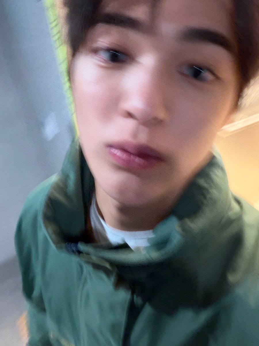keoncats's tweet photo. keonho once said he’d honestly feel a little embarrassed only posting selfies where he looks good, so he just posts whatever.

be serious… you still look good in every single one of them https://t.co/tc26Rh24lB