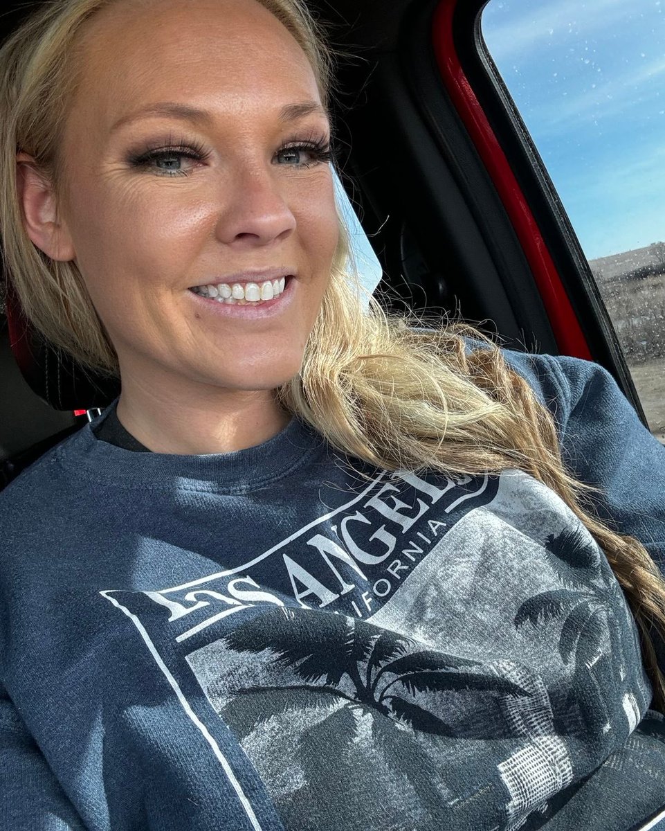 Dorisburke211's tweet photo. Do you brainstorm your next adventure or turn up the music to block everything out on a long drive? 🚗🎶 Let me know your go-to road trip ritual! #AdventureTime #RoadTripTunes ☀️ 🛣️ https://t.co/CJsit93XVZ