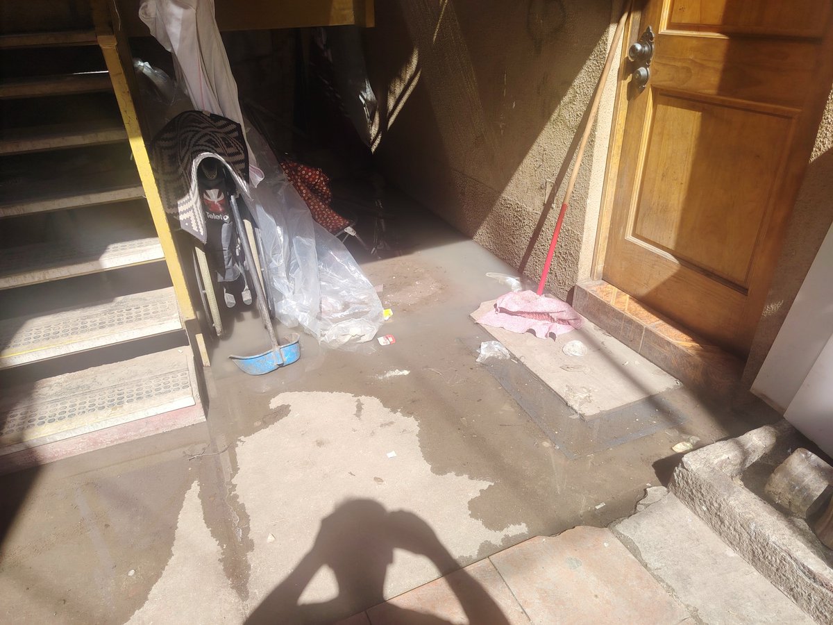 JeiHdez's tweet photo. @aguas_andinas empresa basura, estamos con requerimiento 1-23564684316 desde el 12-08-2026, y aún no viene nadie a ver estamos con las aguas servidas ya inundanonos y no hace nada
@impudahuel @chvnoticias @ContigoCHV @MuchoGustoMEGA @meganoticiascl https://t.co/fRoAEdavxr