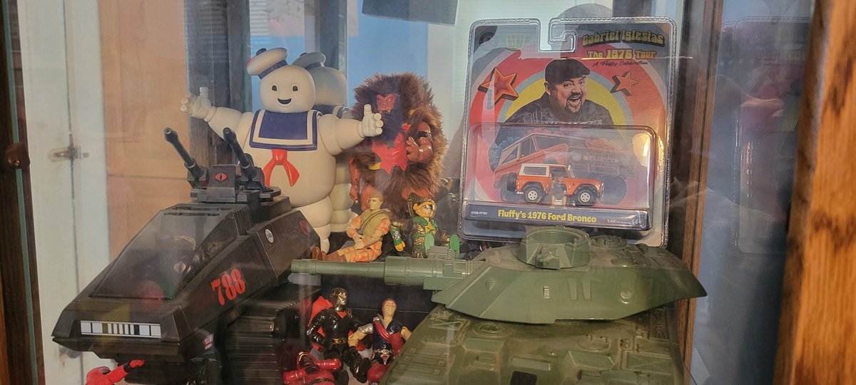 TheCaptain75's tweet photo. @fluffyguy Hey Fluffy, saw your Labor Day show at Foxwoods, great as always. Your 1976 tour bronco has been given a top spot in my display case....thanks for keeping us laughing! https://t.co/2ect3SQpJ2