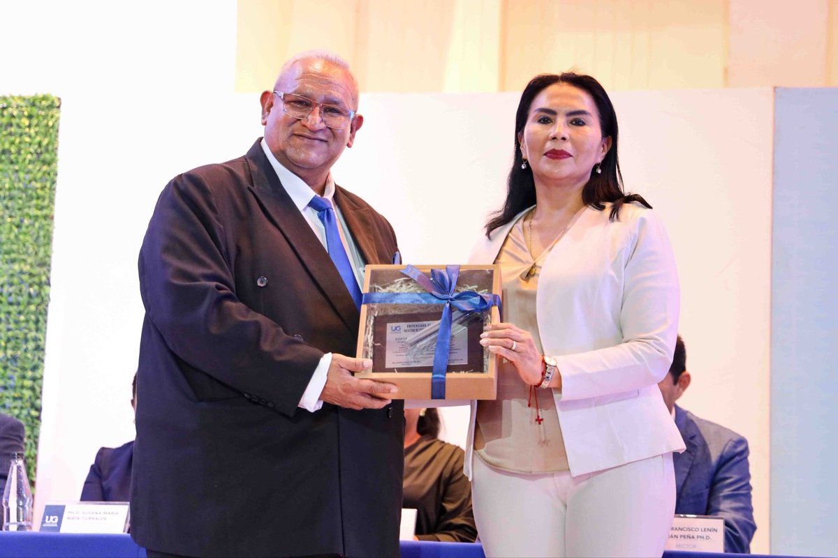 PacoRector's tweet photo. Celebramos con orgullo los 54 años de vida institucional de la Facultad de Ciencias Administrativas.

Paco Morán
#UniversidaddeGuayaquil
#SeguimosMarcandoHistoria https://t.co/vjblvyOjTs