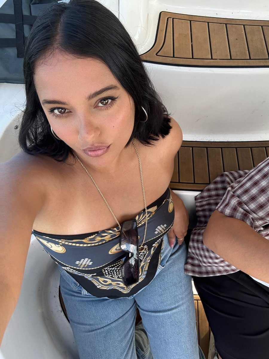 KikiRoweMusic's tweet photo. 🛥️🌊 https://t.co/xhL3LYkION