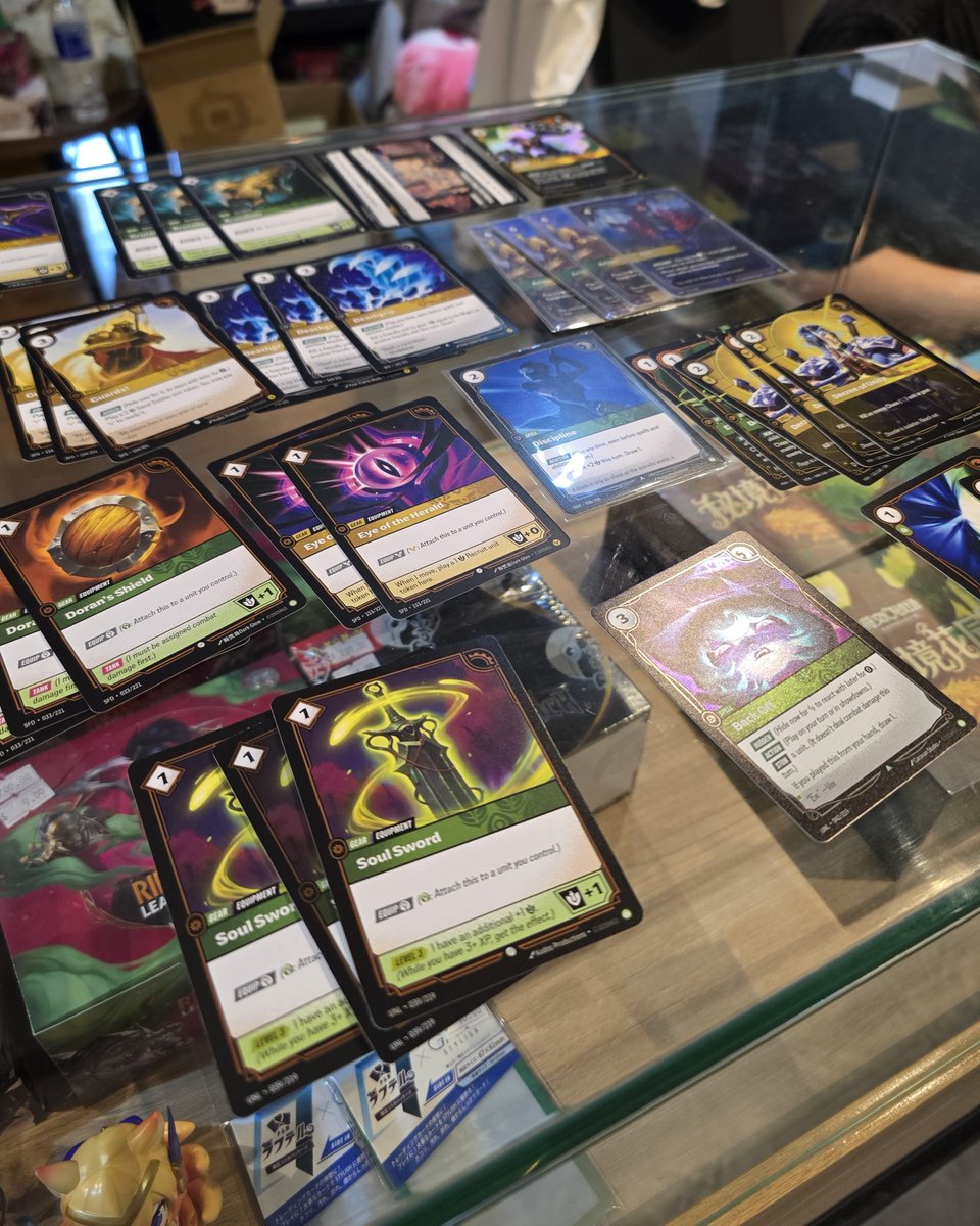 Wolfsbanee_'s tweet photo. Post RQ is the best time to learn some new stuff 👀 Went to my usual LGS @doranscards to make my new and upcoming deck 🦜

Have only been playing 1 deck for months but now its time to expand my horizons 👊 https://t.co/Q7SLDs7KEn