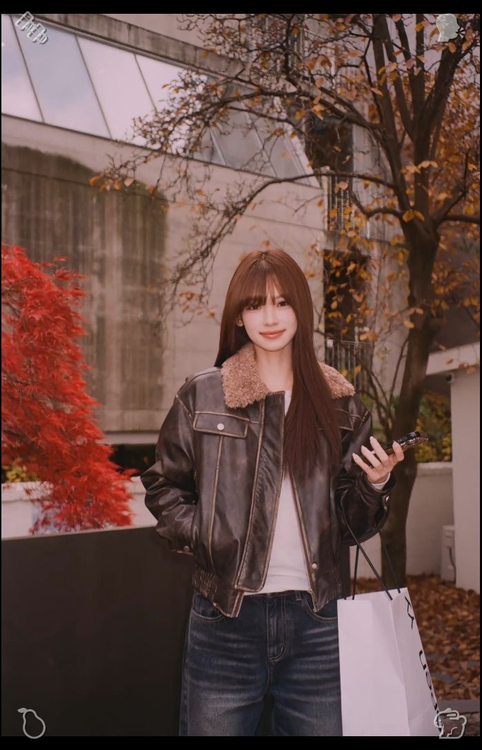 333_bj's tweet photo. 🚗A dog gazes up at the sky. The sun has climbed higher, casting warmth over the town, while the breeze carries hints of blossoms and fresh pastries. A soft chorus of tranquil noises surrounds her, leaving her feeling completely at peace. https://t.co/6IdoYPSxl0
