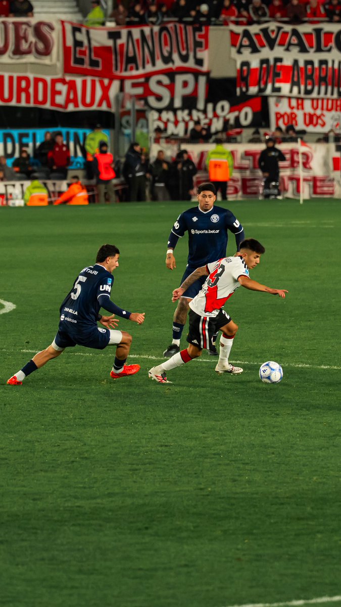 RiverPlate's tweet photo. 📸🎞️ Domingo en casa 🏟️

#VamosRiver 🤍❤️🤍 https://t.co/Ovp7Rp6ooM