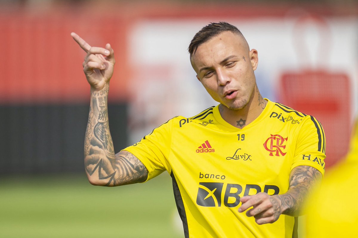 simpraisa's tweet photo. Everton Cebolinha não veste mais a camisa do Flamengo. O atacante foi liberado para resolver a saída do clube. O destino mais provável é o futebol russo. 

Krasnodar voltou a negociar com o atacante e pode ter um desfecho positivo nas próximas horas. https://t.co/K8Aer00ODo