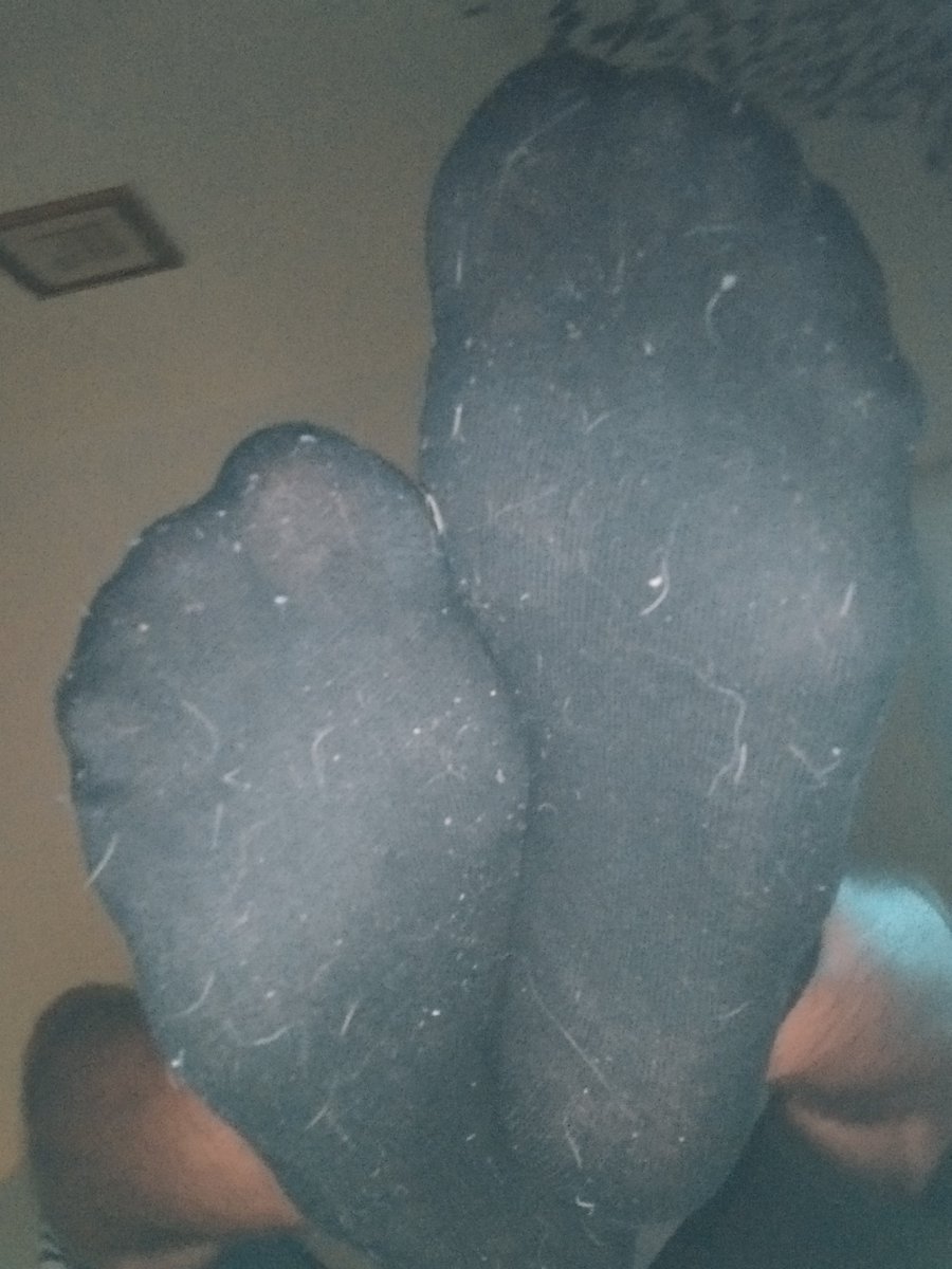 Reese_edg's tweet photo. Wore these black ankle socks all day in my sneakers 💦 Heavy sweat, lint, and full smell.
​Available now for 15€ (+ shipping).
DM me right now to claim them 📩
​#WornSocks #SweatySocks #UsedSocks #MaleFeet #SockFetish https://t.co/3YYRtvITLJ