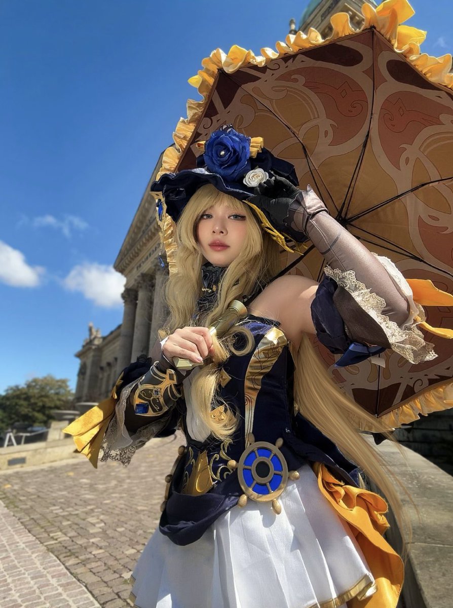 tamimicos's tweet photo. 🙏love cosplaying navia

#navia #GenshinImpact #cosplay https://t.co/lxLNnFEthP