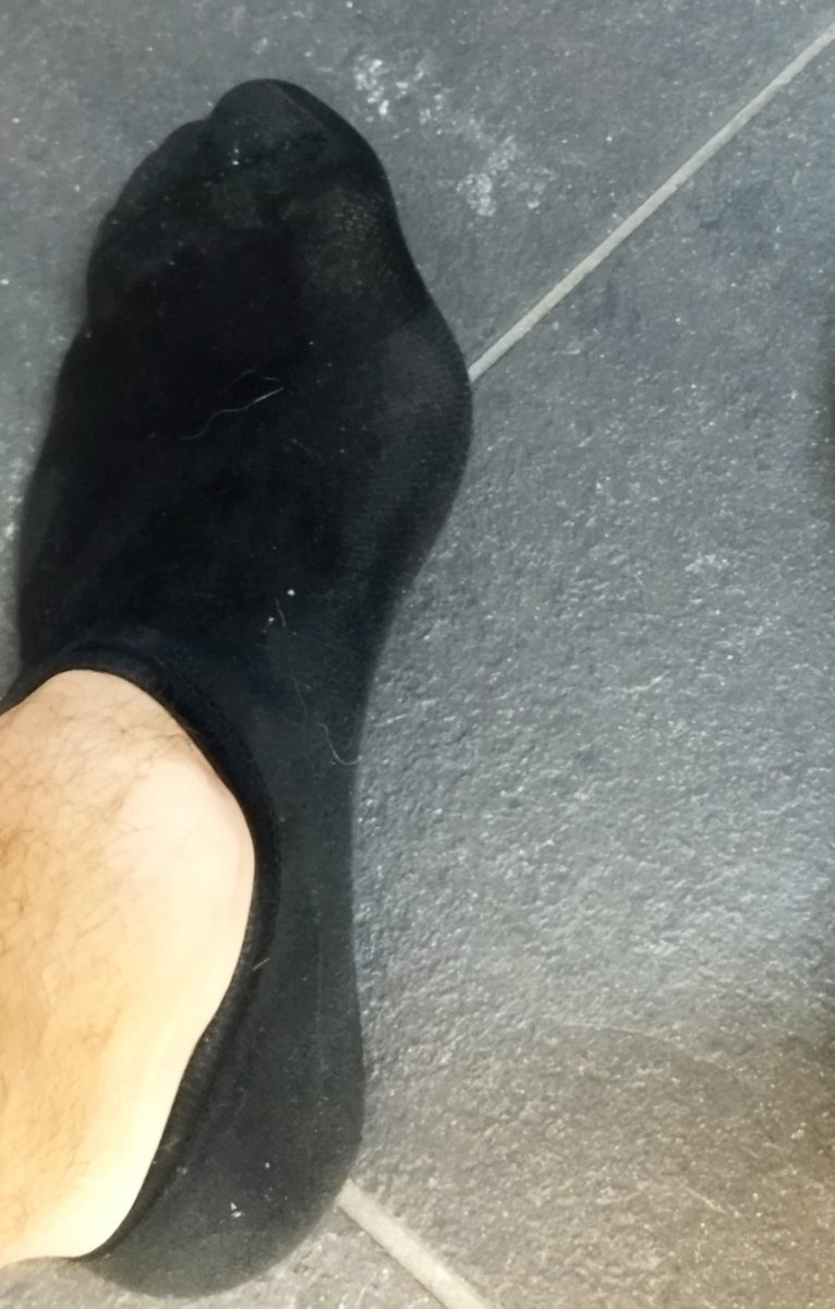 Reese_edg's tweet photo. Wore these black ankle socks all day in my sneakers 💦 Heavy sweat, lint, and full smell.
​Available now for 15€ (+ shipping).
DM me right now to claim them 📩
​#WornSocks #SweatySocks #UsedSocks #MaleFeet #SockFetish https://t.co/3YYRtvITLJ