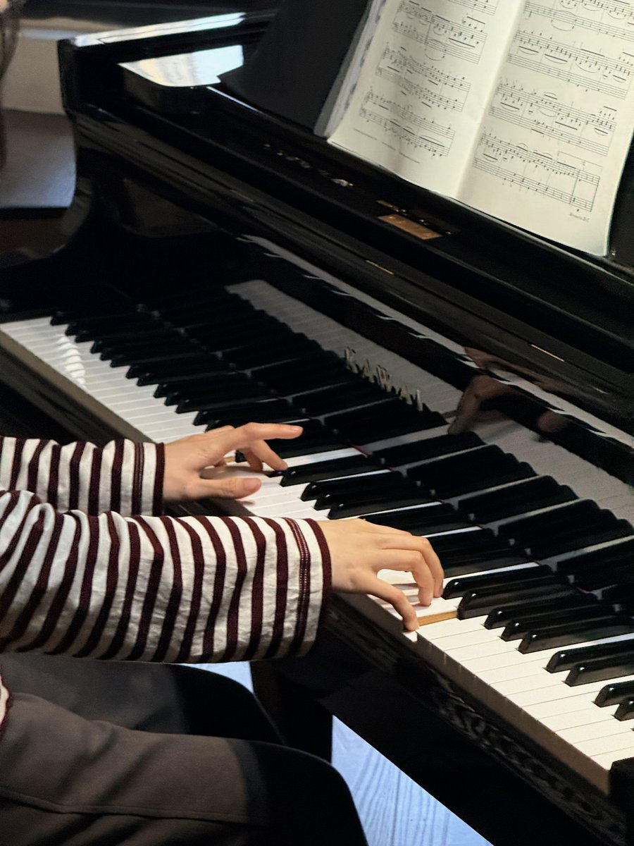 JesiDonoho's tweet photo. Playing your emotions into the piano keys is more effective than saying "I'm okay" a thousand times. https://t.co/1ctyghlSSJ