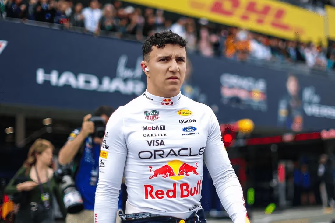 FProzIrrazabal1's tweet photo. Por tercera carrera consecutiva, Isack Hadjar estará ausente, ahora del Gran Premio de España en el debutante circuito callejero Madring de Madrid

Liam Lawson ocupará su lugar en Red Bull, mientras que Yuki Tsunoda lo hará en el Racing Bulls del neozelandés

#F1 #Fórmula1 https://t.co/4nhyGh8qLI