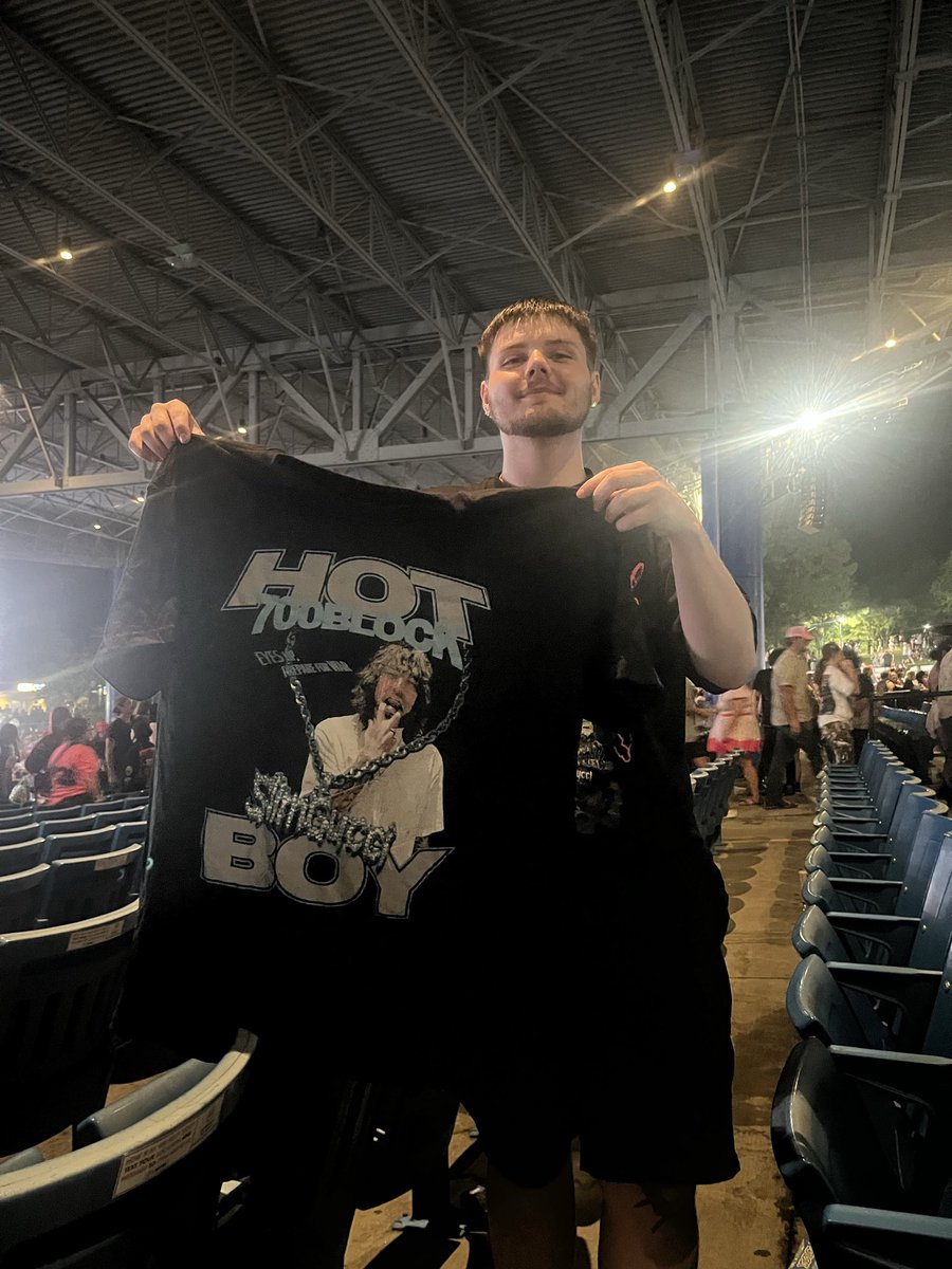 Isaiah42O's tweet photo. @slimgucci59 Greyday in Charlotte was fun asf! Loved seeing you perform bro 🤟🏼 I tried my best to meet you, but security started pushing our group of ppl back. saying the line was already too long 🤦🏻‍♂️ but I yelled “Love you Slim!” And got a pic with you in the background #700block https://t.co/kLScTU9gf3