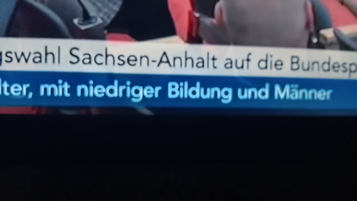 samoe77's tweet photo. @MitAktien Lieber Kolja soeben habe ich die PK von Fr.Dr.Weidel, Hr. Chrupalla und Hr. Sigmund bei Phoenix gesehen, da wird doch unten im Bild eingeblendet, dass AFD Wähler Menschen mittleren Alters, von niedriger Bildung und Männer sind. Das ist doch wohl eine bodenlose Frechheit oder?! https://t.co/7SPKH5NWbS