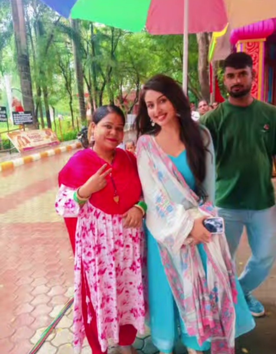 moumitataurus2's tweet photo. Luckyyy fans blessed Anchu 😇❤ The way fans are crazy about her, showering their love and support, hype her it's amazing and really means a lot.. 👍🤗❤ 
#AnchalSahu 
#Merasindoor https://t.co/ZFTuKhVD7Y
