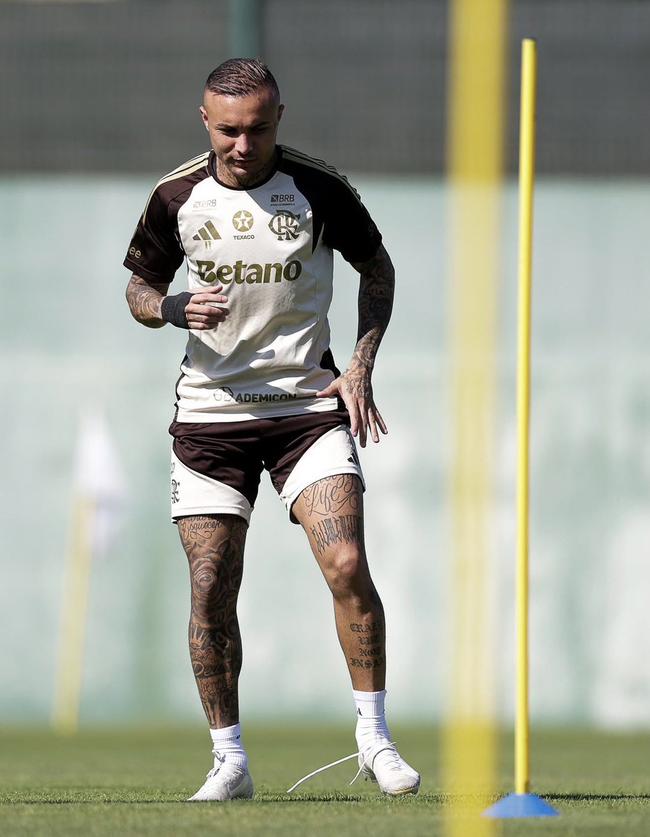 futebol_info's tweet photo. 🚨 AGORA! Everton Cebolinha não joga mais pelo Flamengo.

O atacante foi liberado para resolver a sua saída do clube. O destino mais provável é a RÚSSIA.

O Krasnodar voltou a negociar a contratação e pode chegar a um acordo nas próximas horas.

🗞️ @simpraisa
📸 Gilvan de Souza/CRF