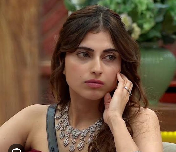 SaraBansal46715's tweet photo. No doubt 🤧 fans of ugly clowns crying over her looks 😷 , jaleousy 🥺😶 jaleousy 🥱🧘
#FarrhanaBhatt #UditiSingh 
#TanyaMittal #EmraanHashmi (AM) https://t.co/cdFNnEhY9j